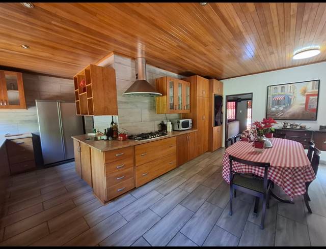 4 BEDROOM HOUSE FOR SALE IN VAN DER MERWES KROON